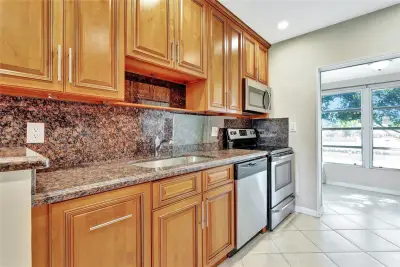 7290 NW 1st St #205, Margate: photo 1 of 33