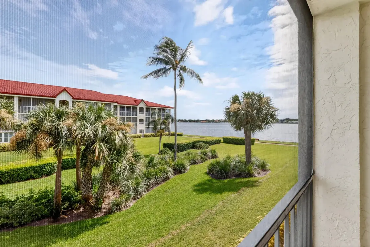 110 Half Moon Cir #D2, Hypoluxo: photo 1 of 44