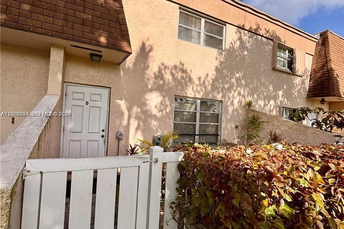 1415 NW 80th Ave #D, Margate: photo 1 of 5