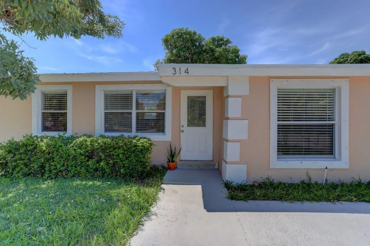 314 NW 12th Ave, Delray Beach: photo 1 of 18