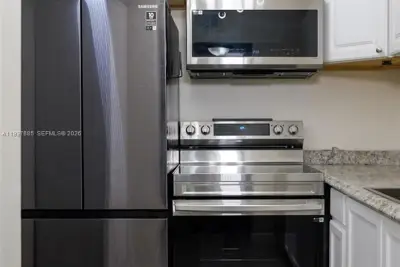2935 NE 163rd St #4T, North Miami Beach: photo 1 of 8