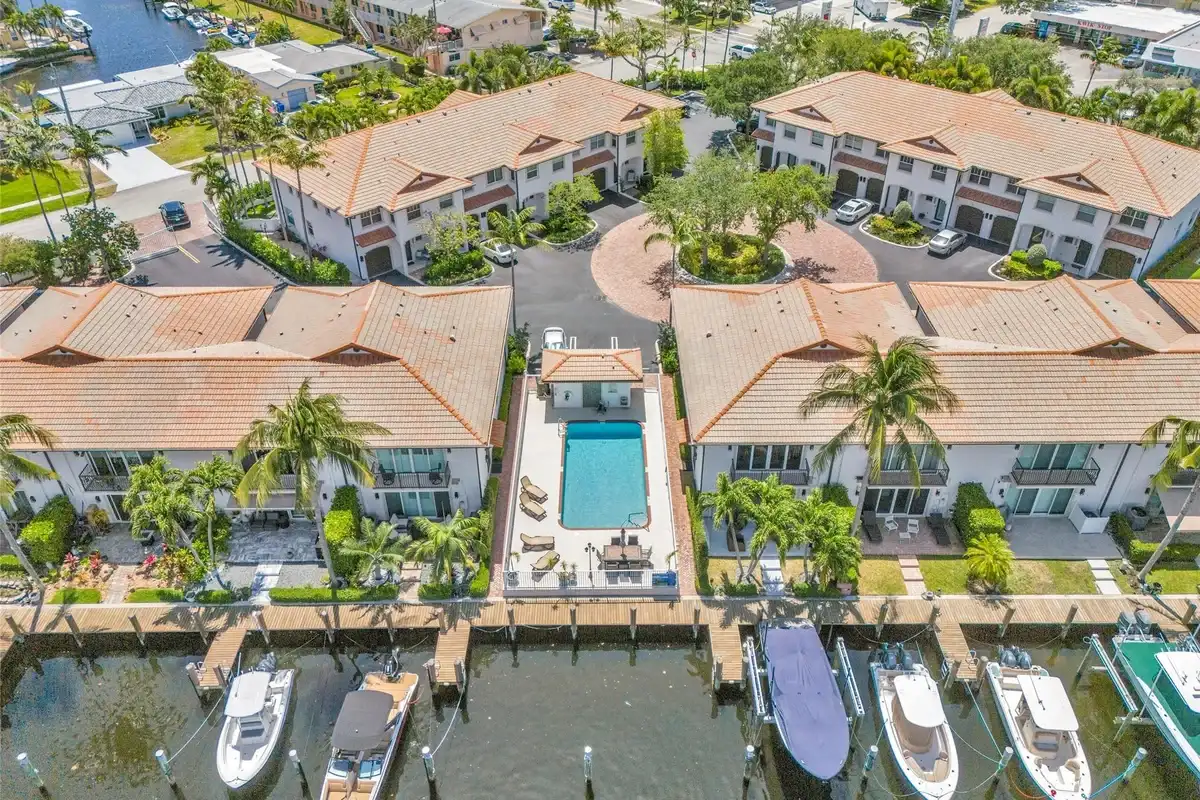 1327 SE 3rd Ave, Fort Lauderdale: photo 1 of 34