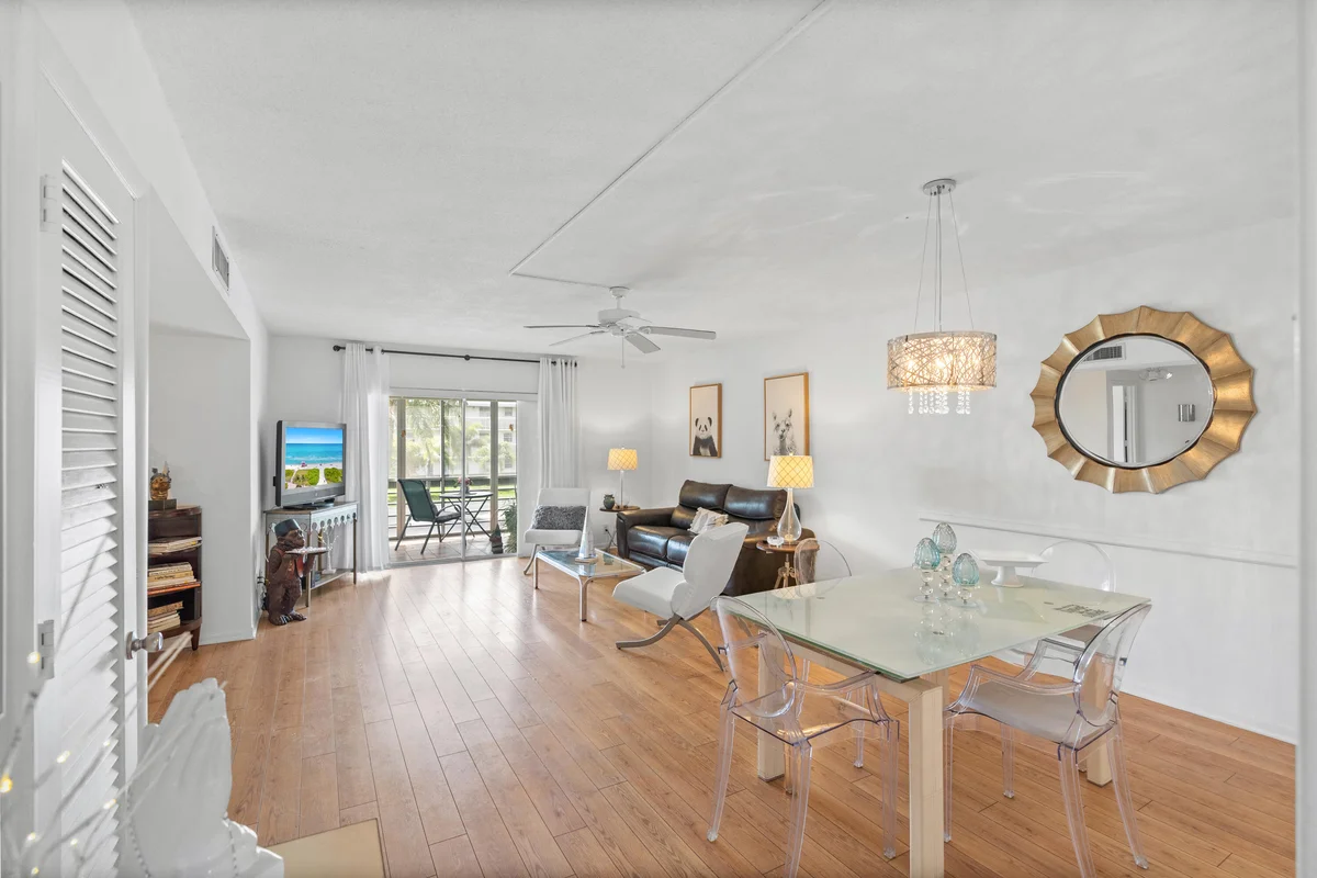 25 SE 13th St #B3, Boca Raton: photo 1 of 26