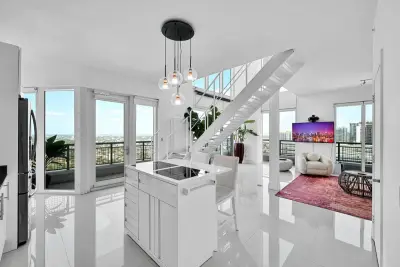 60 SW 13th St #4013, Miami: photo 1 of 37