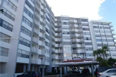 1300 NE Miami Gardens Dr #616E, Miami: photo 1 of 20