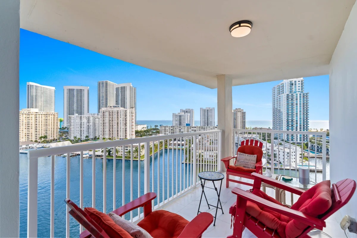 121 Golden Isles Dr #Ph1, Hallandale Beach: photo 1 of 50