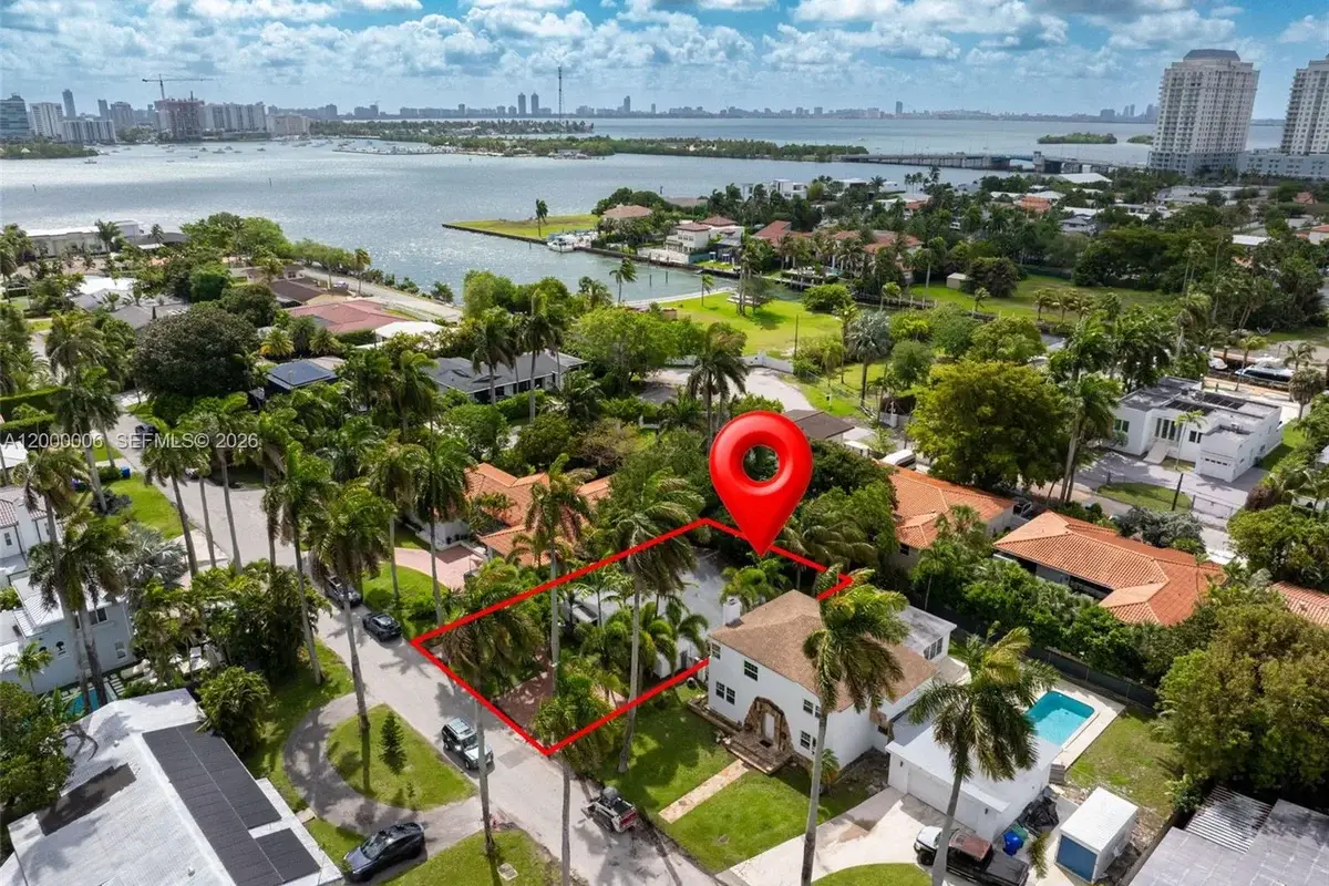1104 NE 85th St, Miami: photo 1 of 66