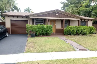 8241 SW 4th Ct, North Lauderdale: photo 1 of 30