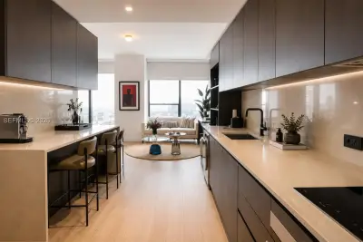20 NE 11 St #ExecPH11, Miami: photo 1 of 32