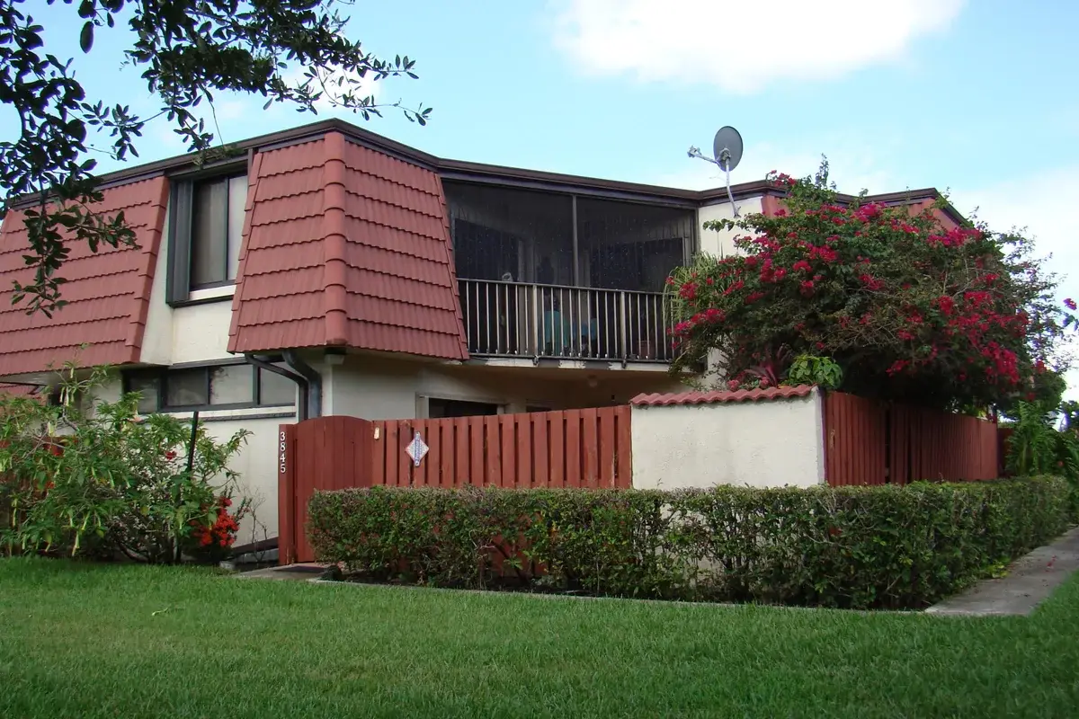 3845 Victoria Dr, West Palm Beach: photo 1 of 31