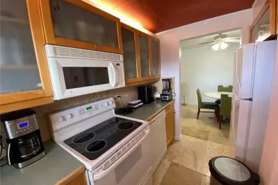 250 Layne Blvd #110, Hallandale Beach: photo 1 of 46