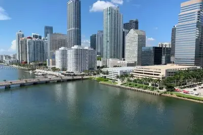 701 Brickell Key Blvd #1501, Miami: photo 1 of 8