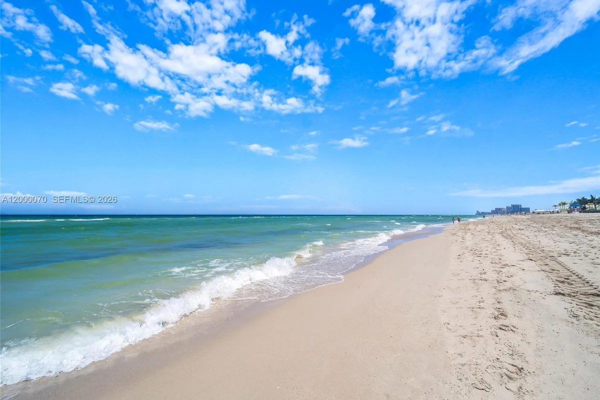 Condo in Sunny Isles Beach: photo 1 of 35