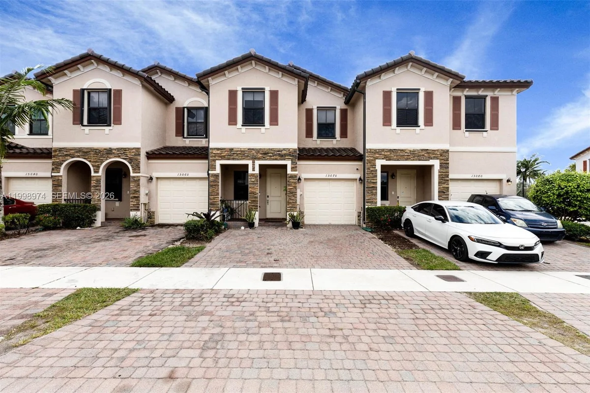 15070 SW 119th Ln, Miami: photo 1 of 30