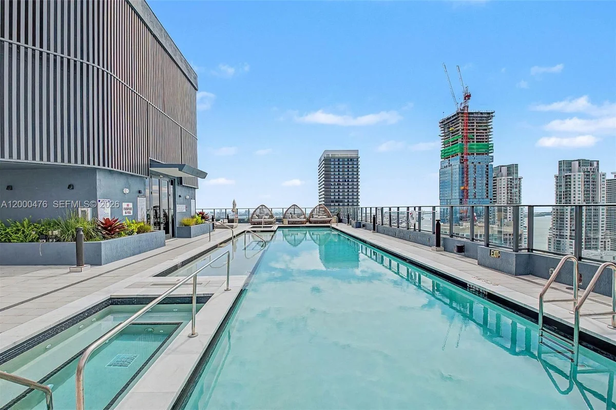 121 NE 5th St #1701, Miami: photo 1 of 41