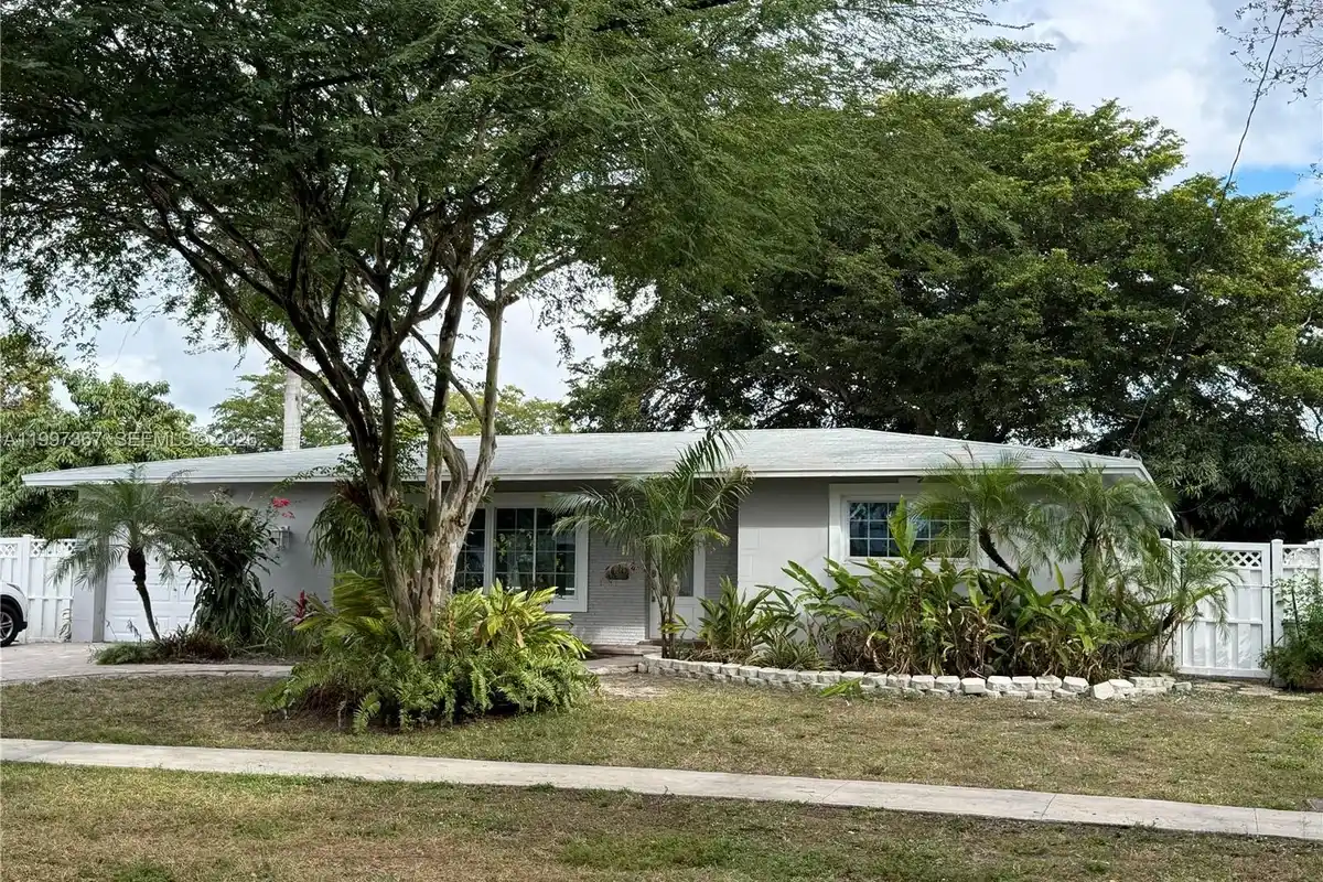 410 SW 56th Ave, Plantation: photo 1 of 14