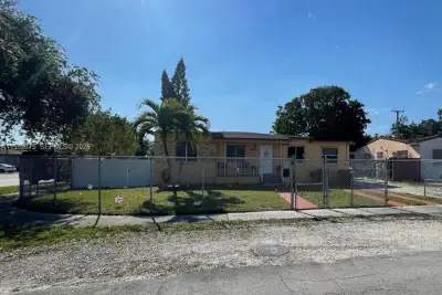 3700 W 6th Ln, Hialeah: photo 1 of 7