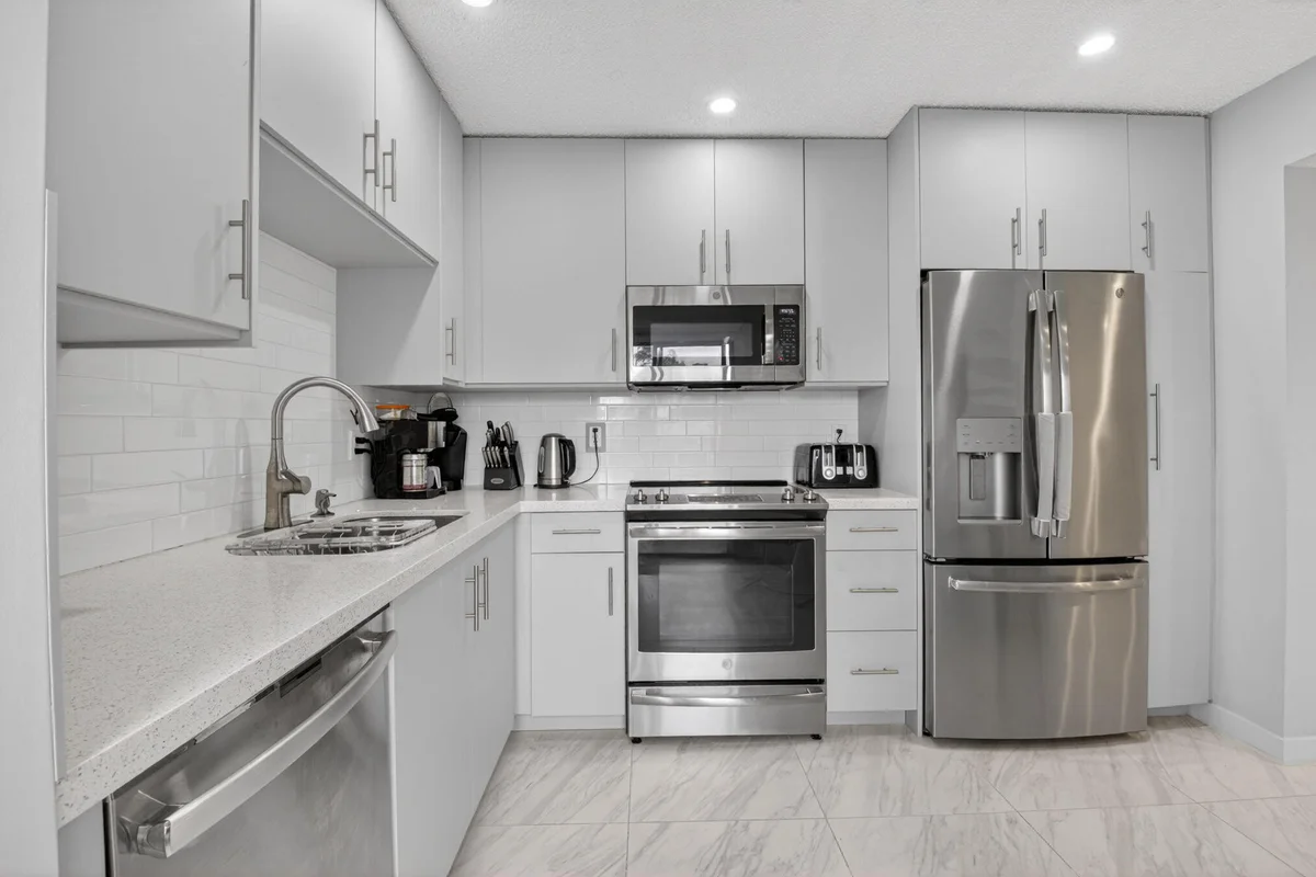 7563 Glendevon Ln #1306, Delray Beach: photo 1 of 95
