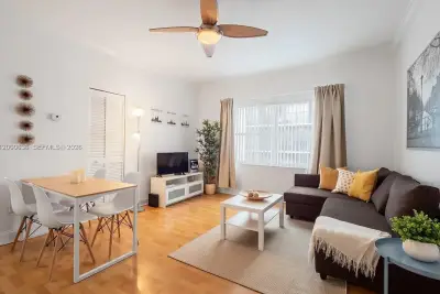 2615 Collins Ave #37, Miami Beach: photo 1 of 17