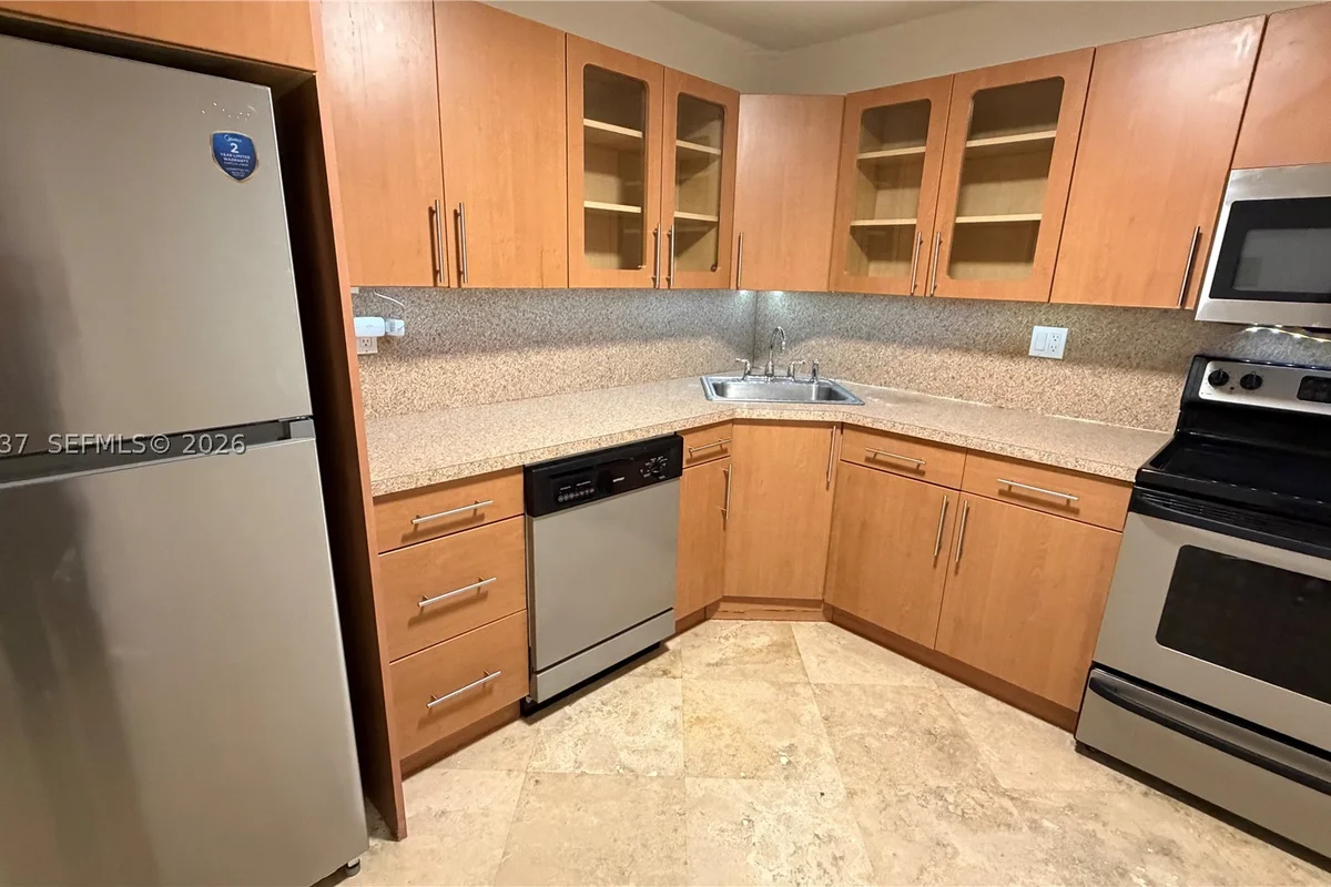 2750 NE 183rd St #106, Aventura: photo 1 of 10