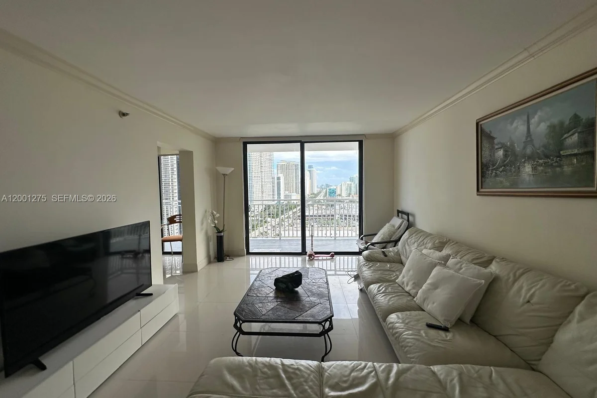210 174th St #2202, Sunny Isles Beach: photo 1 of 11