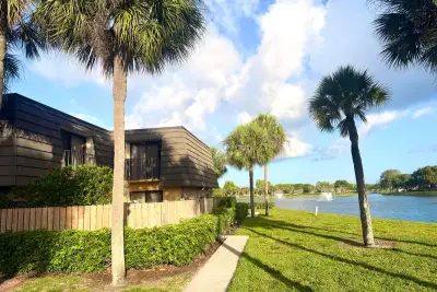 812 8th Way, West Palm Beach: photo 1 of 22