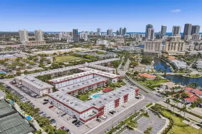 580 Egret Dr #212, Hallandale Beach: photo 1 of 28