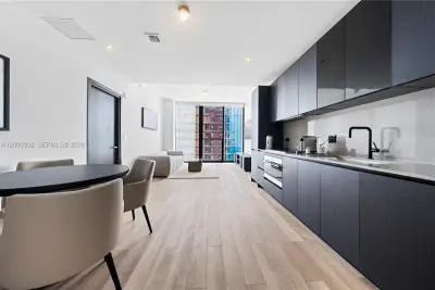 20 NE 11th St #4403, Miami: photo 1 of 29