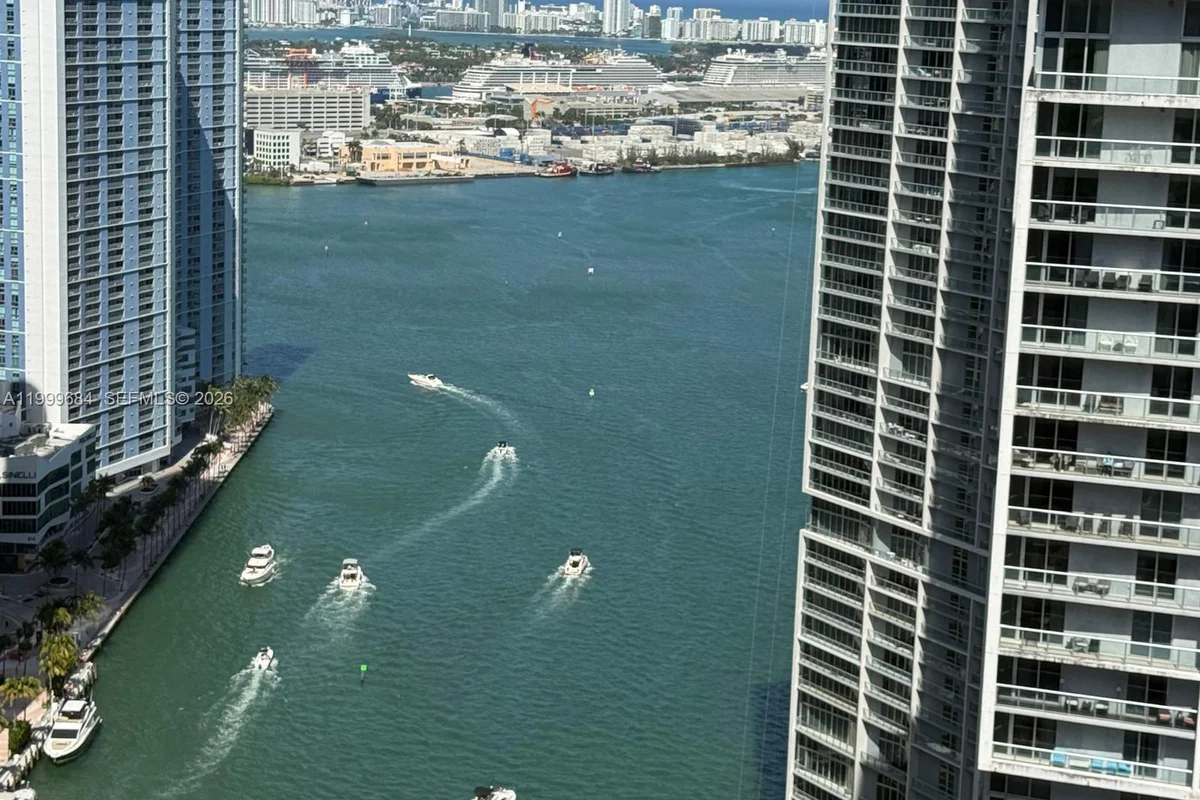 77 SE 5th St #4214, Miami: photo 1 of 45