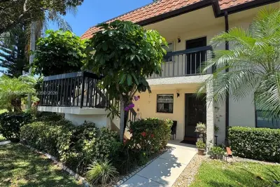 7269 Golf Colony Ct #202, Lake Worth: photo 1 of 11