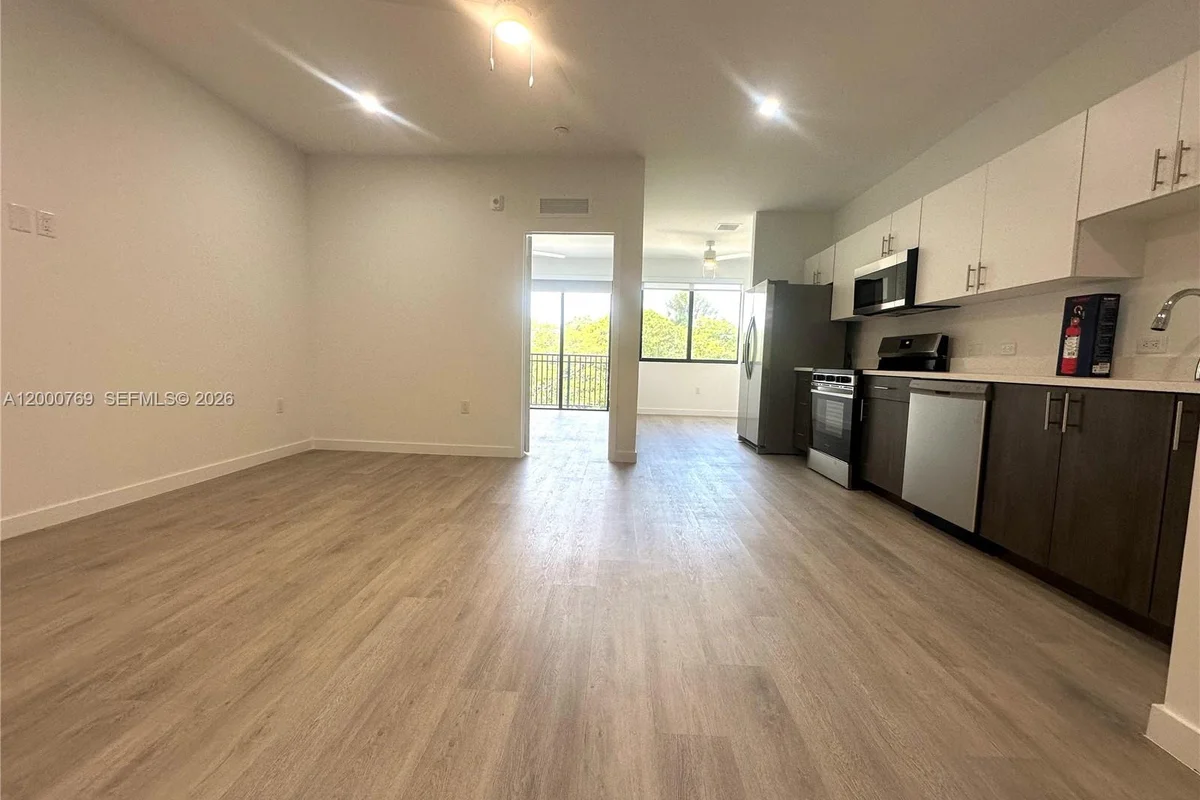 20 NE 19th Ave #304, Pompano Beach: photo 1 of 12