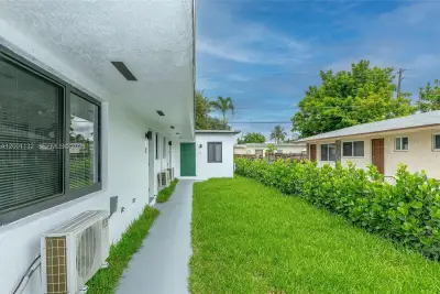 6125 SW 40th Ct #4, Miramar: photo 1 of 15