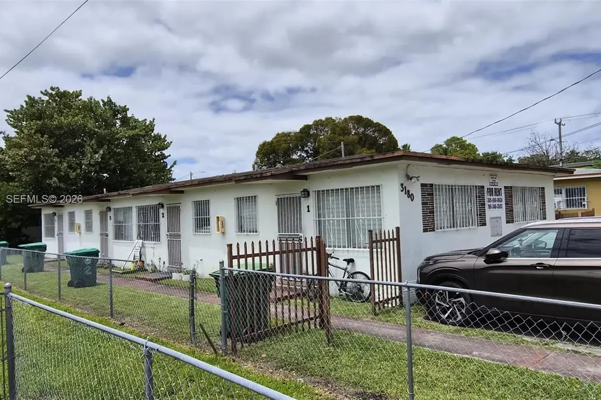 3180 NW 19th Ave, Miami: photo 1 of 18