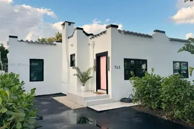 745 NW 47th Ter, Miami: photo 1 of 15