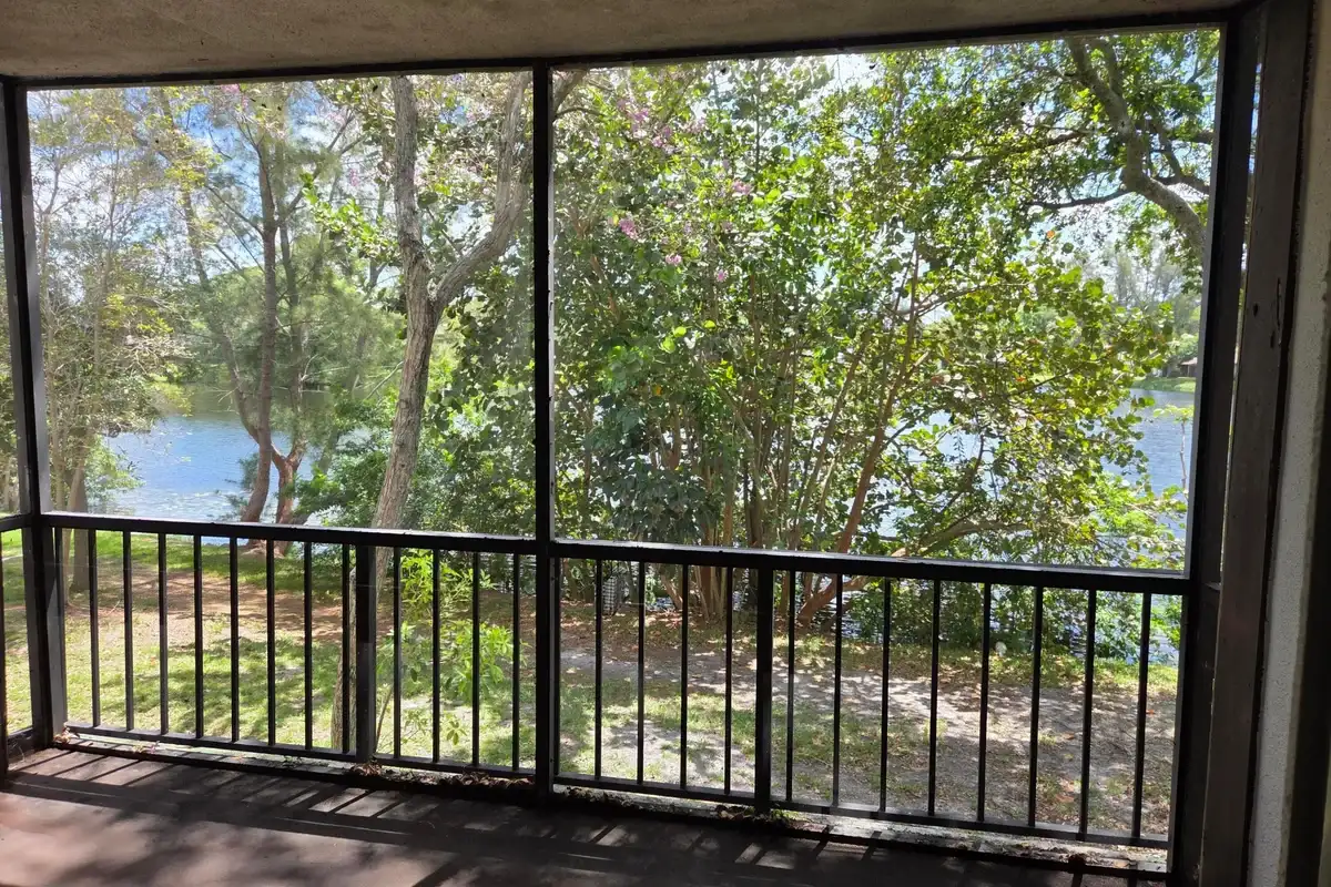 3720 Inverrary Dr #2b, Lauderhill: photo 1 of 10