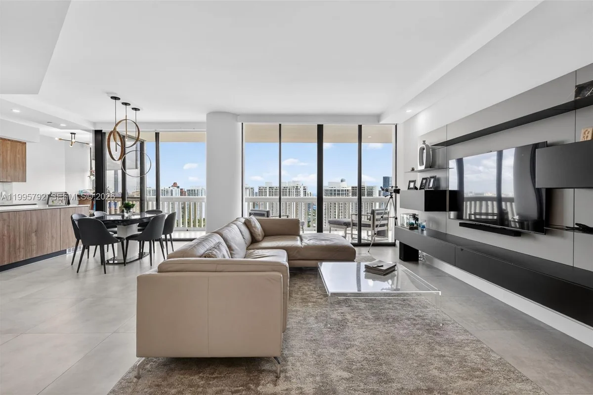 1000 Island Blvd #3107, Aventura: photo 1 of 40