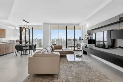 1000 Island Blvd #3107, Aventura: photo 1 of 40