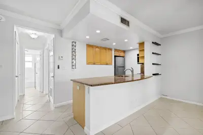 1012 SE 15th St #2, Fort Lauderdale: photo 1 of 29