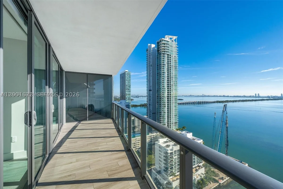 460 NE 28th St #2707, Miami: photo 1 of 19