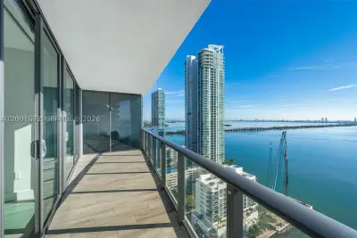 460 NE 28th St #2707, Miami: photo 1 of 19
