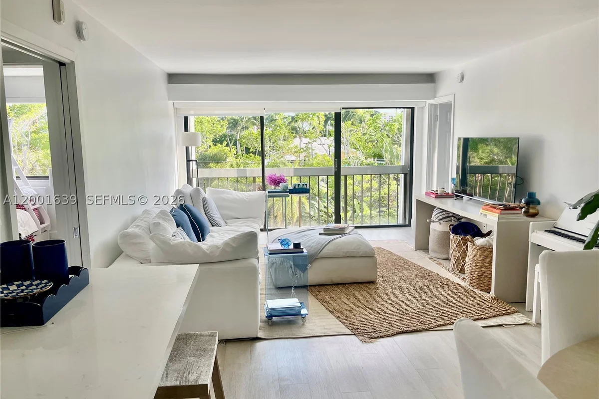 255 Galen Dr #3D, Key Biscayne: photo 1 of 19
