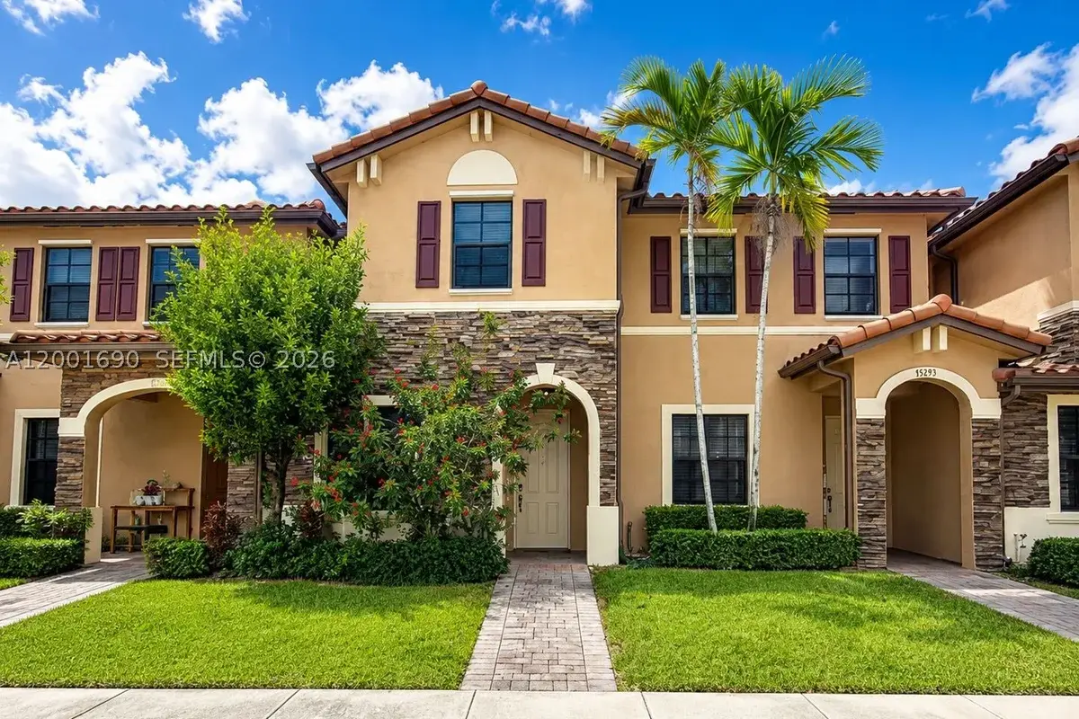 8913 W 35th Way, Hialeah: photo 1 of 7
