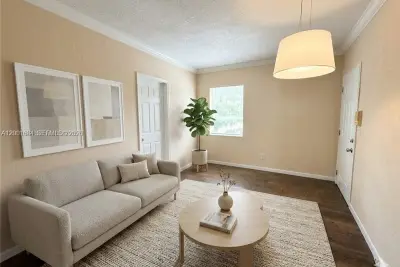 620 84th St #25, Miami Beach: photo 1 of 11