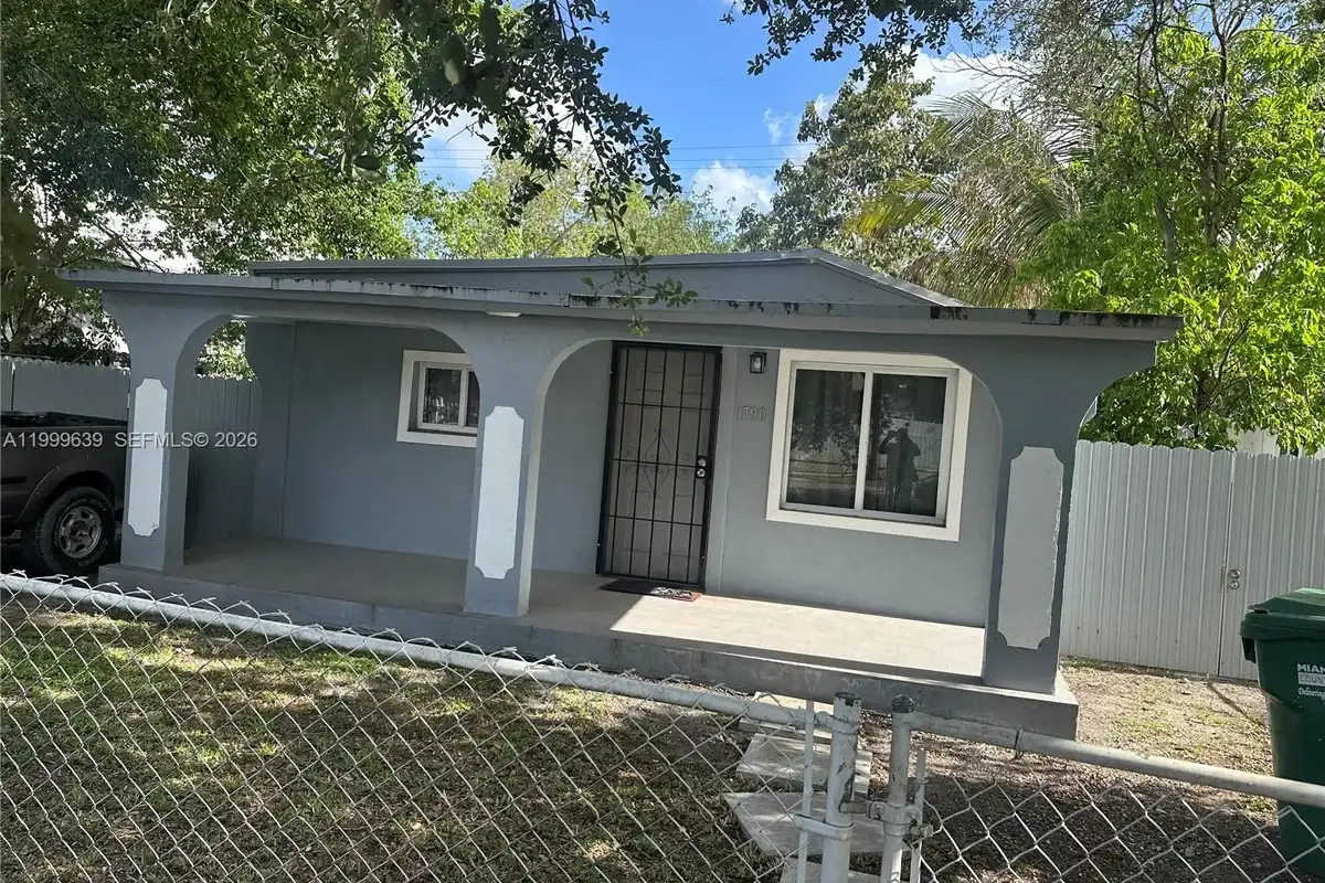 1790 NW 112th St, Miami: photo 1 of 6