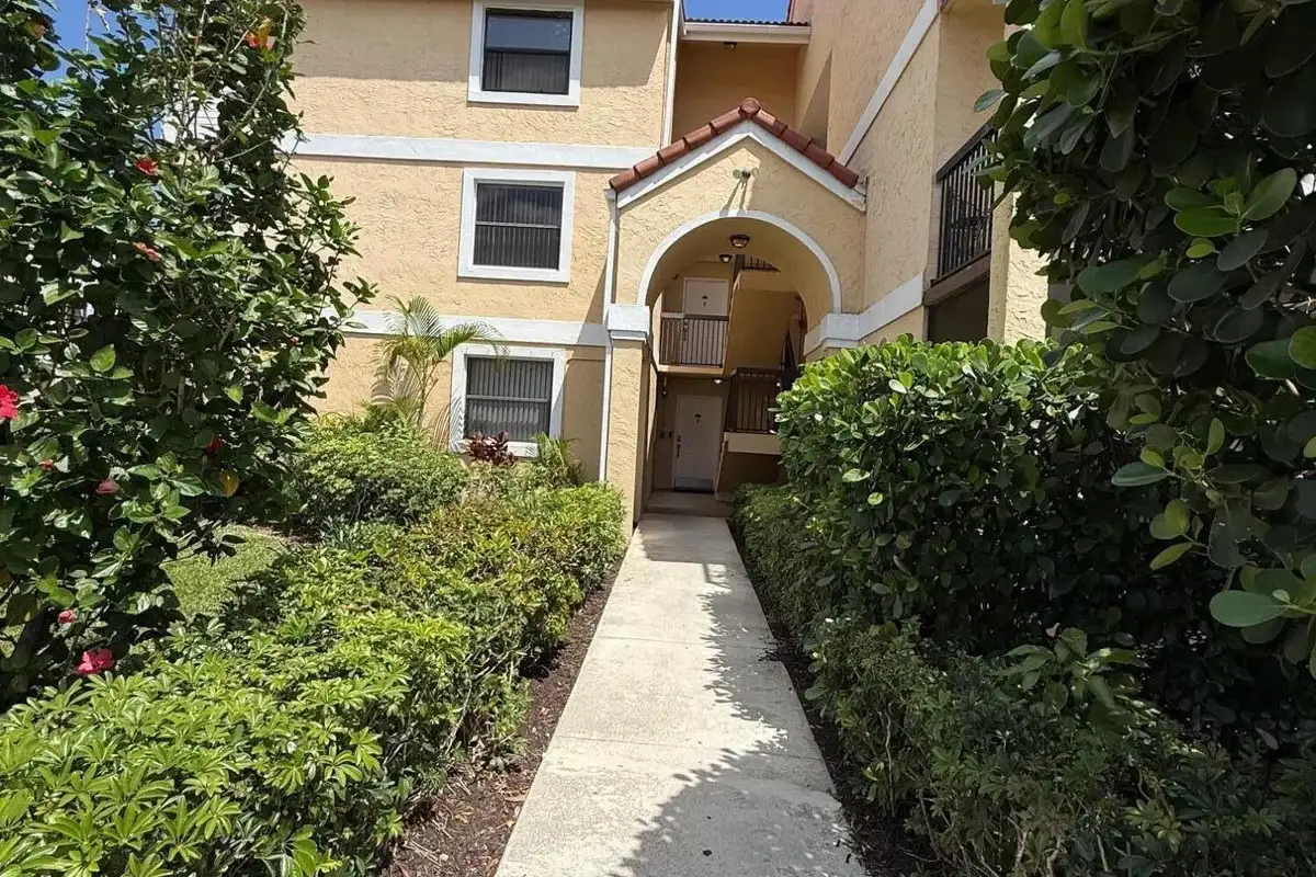 5721 Riverside Dr #301b5, Coral Springs: photo 1 of 15