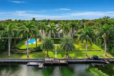 585 Arvida Pkwy, Coral Gables: photo 1 of 18