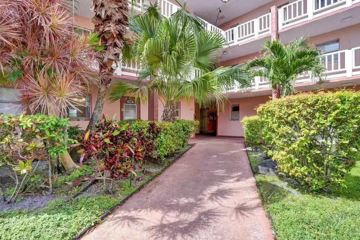 9460 Sunrise Lakes Blvd #106, Sunrise: photo 1 of 34