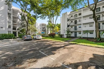 471 N Pine Island Rd #302d, Plantation: photo 1 of 14