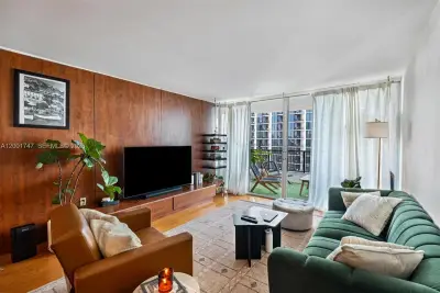 555 NE 15th St #26F, Miami: photo 1 of 23
