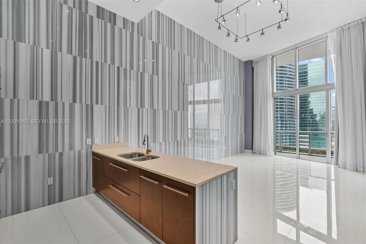 475 Brickell Ave #2812, Miami: photo 1 of 23